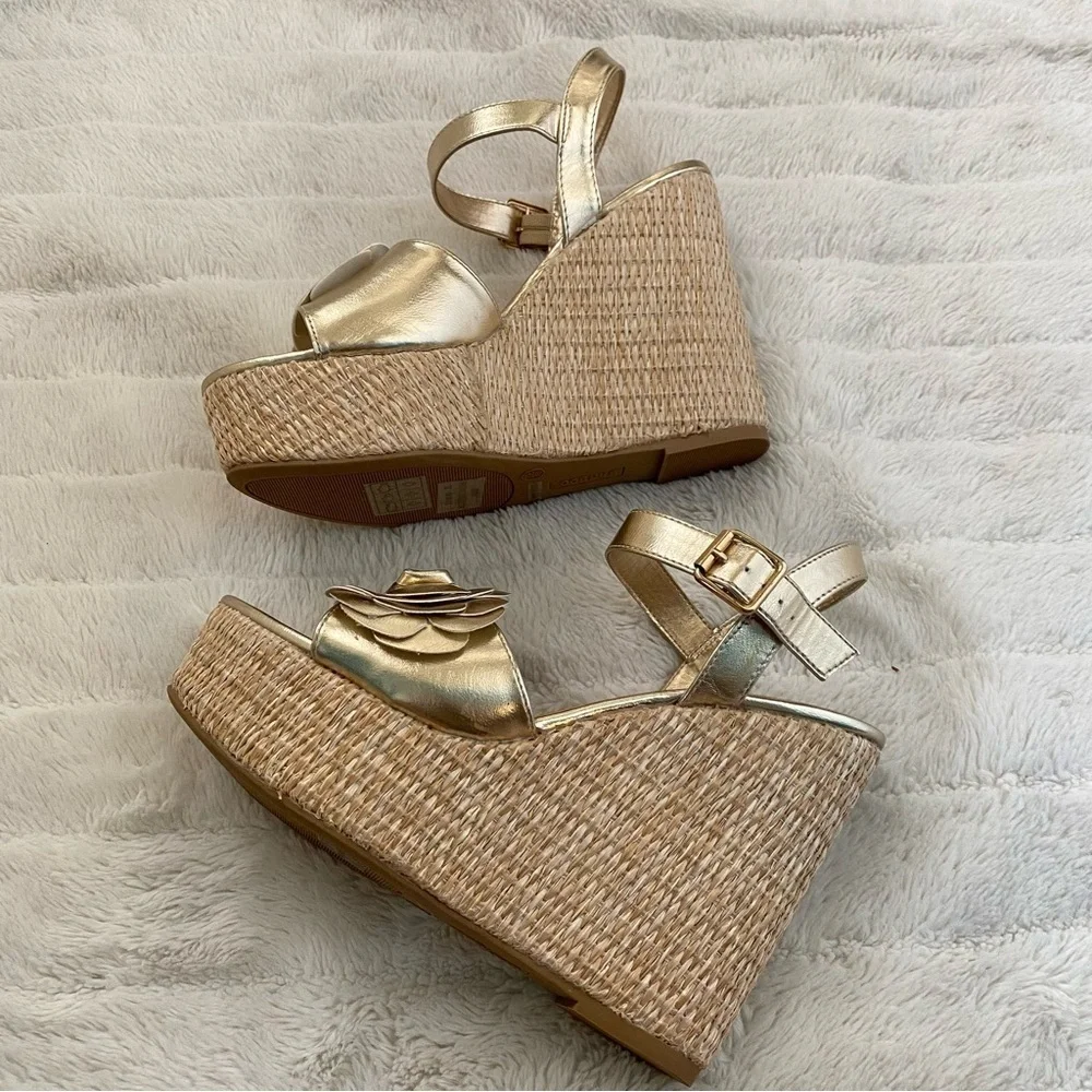 BAMBOO Gold Flower Platform Wedge Boho Sandals with Ankle Strap Size 10